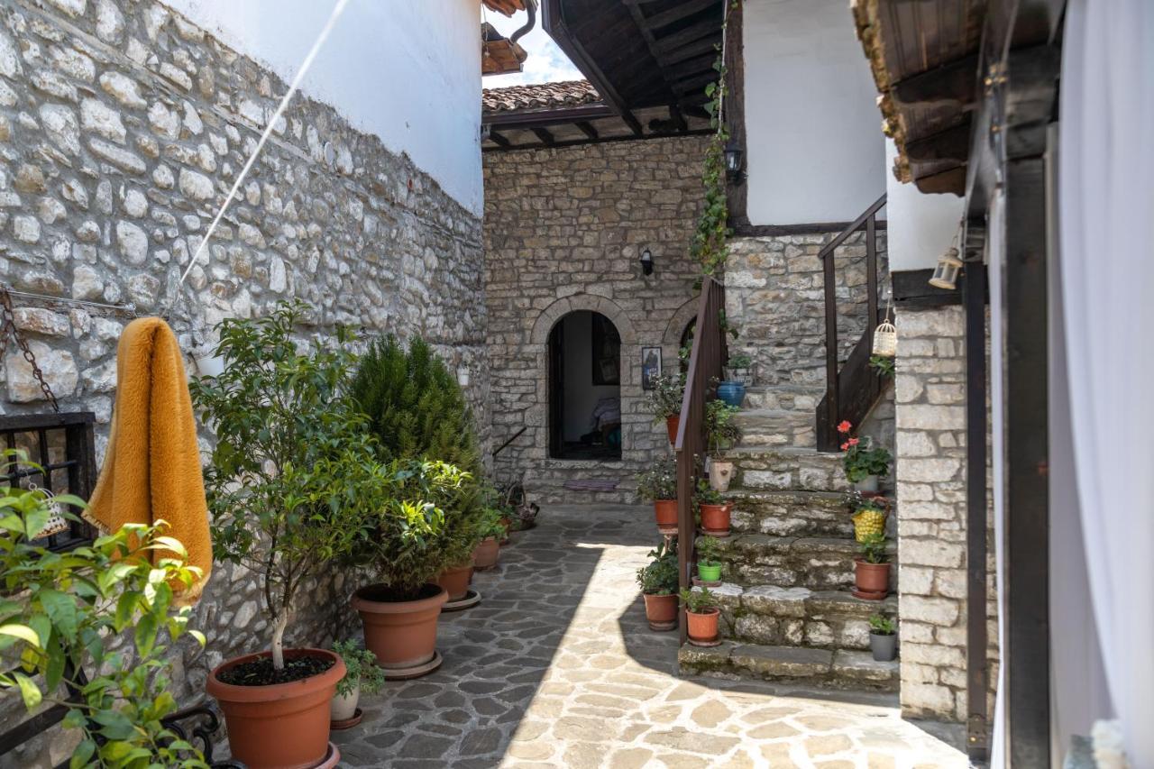 Bujtina Kodiket Guesthouse 베라트 외부 사진