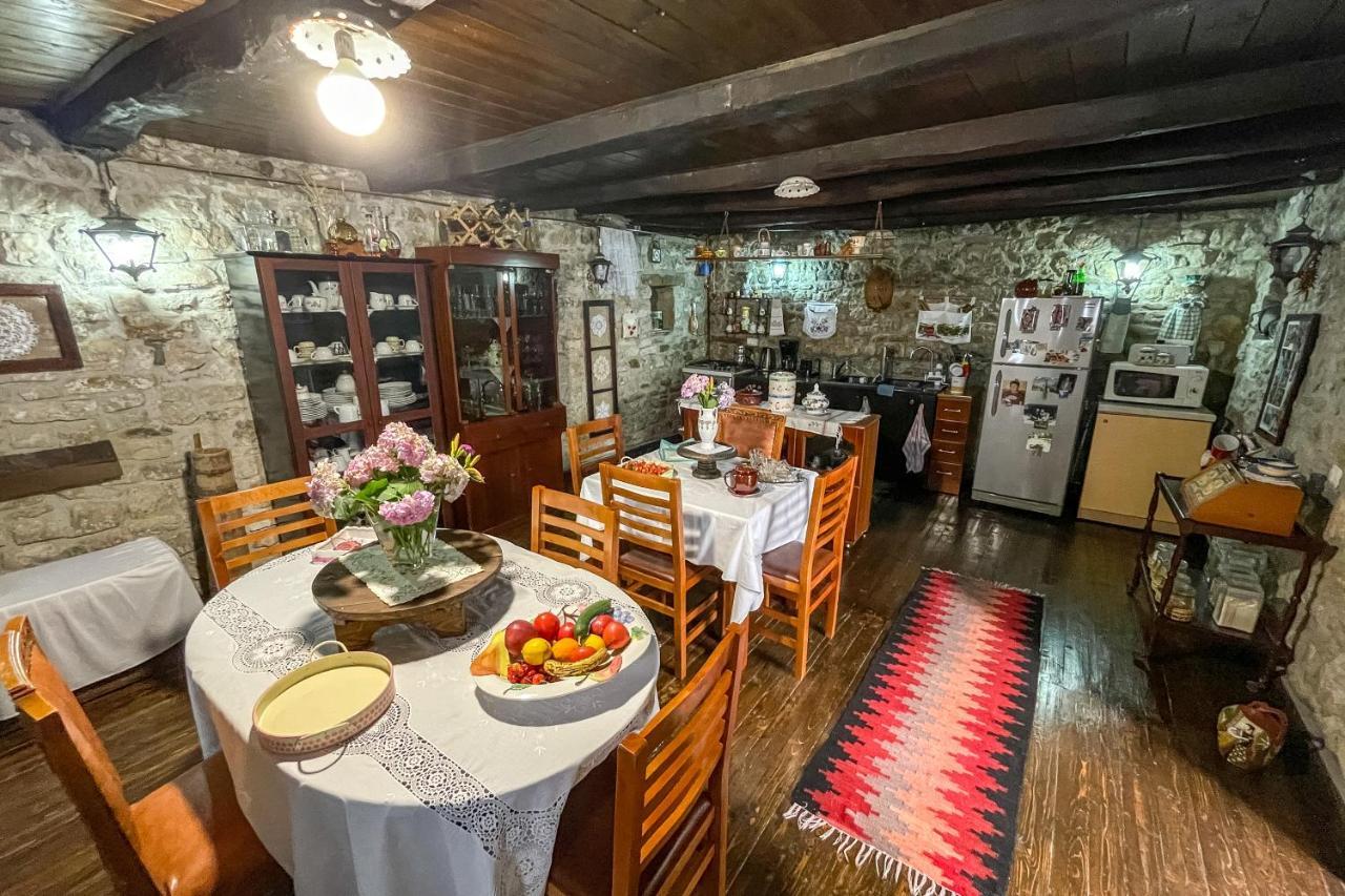 Bujtina Kodiket Guesthouse 베라트 외부 사진