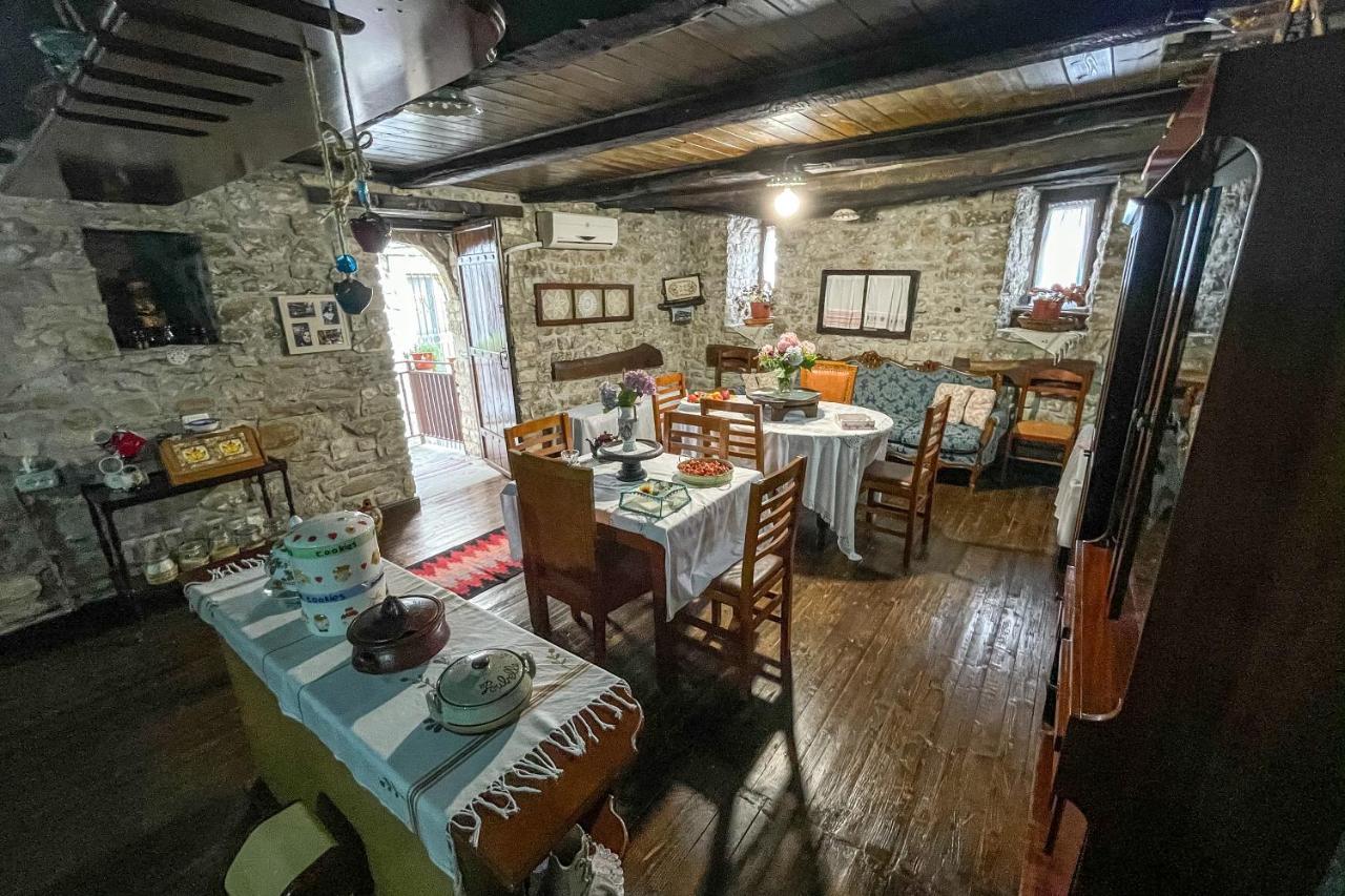 Bujtina Kodiket Guesthouse 베라트 외부 사진